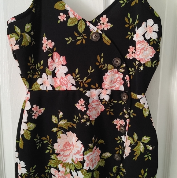 Full Circle Trends || Floral Mini with Skinny Strap & Buttons, Large, Bl… - Picture 2 of 4